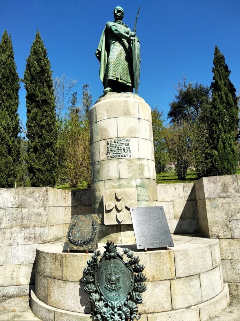 Foubi visited the Guimarães Castle in 2020 to learn more about the history of Portugal