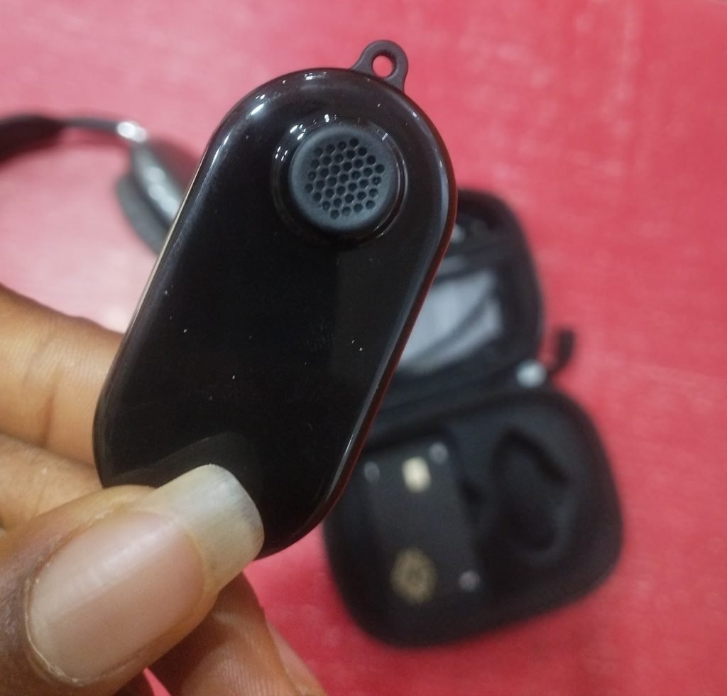 A closer look at the Cypherock X1 “Vault”; it resembles a flash drive and contains a four-way joystick for navigation. It comes on when connected to a desktop device and needs to sync with Cypherock’s cySync app