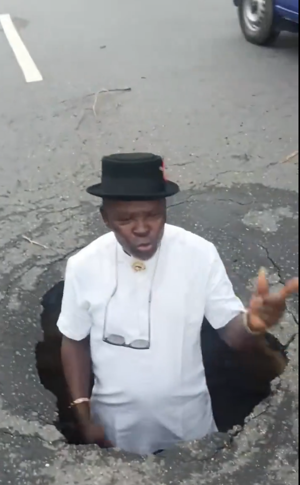 Man raises the alarm over deep potholes on Bayelsa road