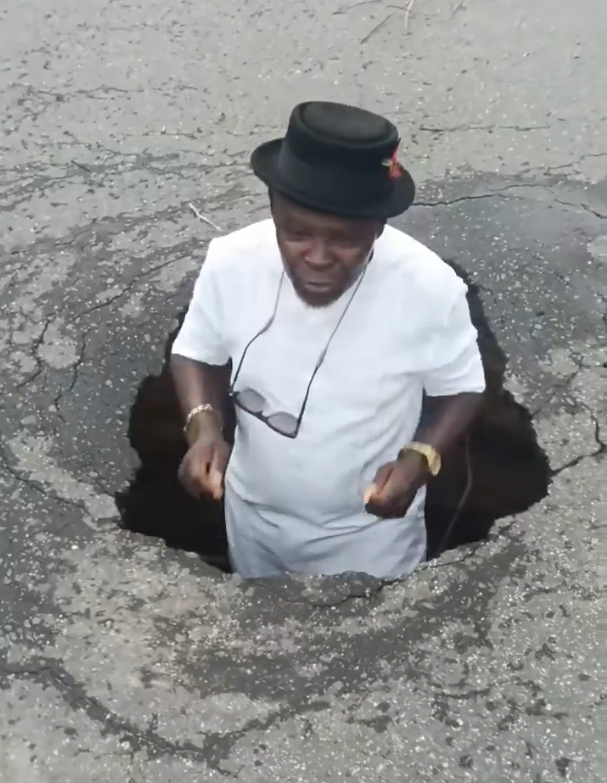 Man raises the alarm over deep potholes on Bayelsa road
