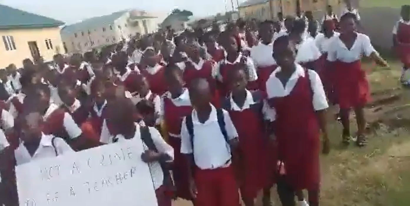 Students of Government Secondary School Aleibiri in Ekeremor LGA of Bayelsa State protest school abductions.