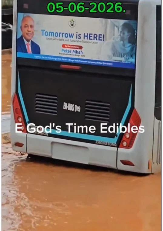 Flood takes over Nsukka road, Enugu, after downpour.