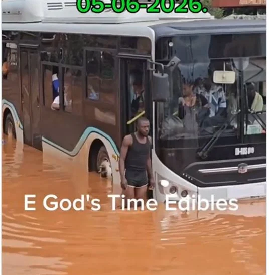 Flood takes over Nsukka road, Enugu, after downpour.
